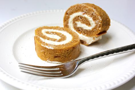 Pumpkin Pinwheel Cake Pumpkin Cake Filling, Pinwheel Cake, Pumpkin Roll Recipe Easy, Treats To Bake, Cream Cheese Pinwheels, Pumpkin Roll Cake, Pumpkin Rolls Recipe, Czech Food, Mustard Pickles