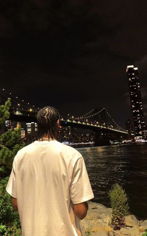 Night Poses Instagram Men, Black Masculinity, Masc Hair, New York Photo Ideas, Nyc Photo Ideas, Vibe Wallpaper, Denzel Curry, New York City Aesthetic, Mens Photoshoot Poses