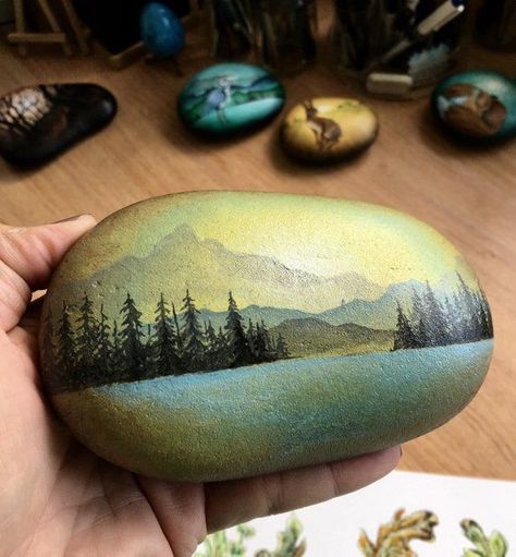 Diy Rock Art, Art Pierre, Stone Art Painting, Painted Rocks Craft, Painted Rocks Diy, Rock Painting Ideas Easy, Rock Painting Patterns, Hand Painted Stones, Paint Rock