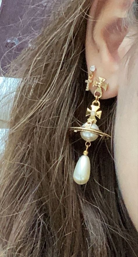 Vivienne Westwood Pearl Drop Earrings, Vivienne Westwood Ring Gold, Vivienne Westwood Earrings In Ear, Vivienne Westwood Jewellery Aesthetic, Vivienne Westwood Pearl Earrings, Vivienne Westwood Earrings, Vivienne Westwood Jewellery, Sweet Jewelry, Earrings Aesthetic