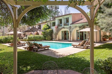 Cameron Diaz' house in 'The Holiday' is on sale for $12 million - Business Insider Wallace Neff, Iron Wall Sconces, Tuscan Villa, Spanish Architecture, Mediterranean Home Decor, Spanish Style Homes, Garden Help, 2 Story Houses, Mediterranean Home