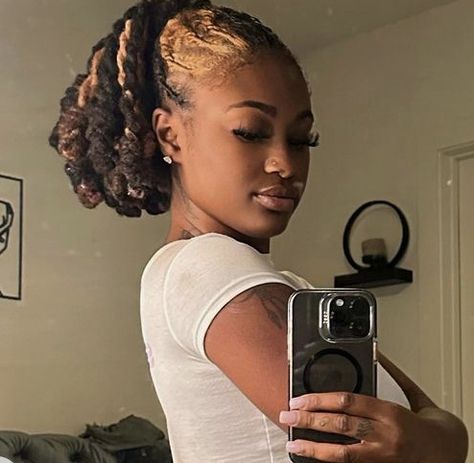 Kali Rapper, Long Locs Hairstyles, Hoodie Hair, Female Dreads Hairstyles, Dyed Locs, Hair Like Wool, Short Hair Twist Styles, Hair Facts, Loc Inspiration