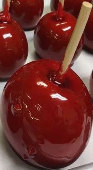 Farmers market Cinnamon Candy Apple Recipe, Candied Apples Slices, Gourmet Candy Apples, Candy Apple Recipe, Caramel Apples Homemade, Gourmet Apples, Apple Treat, Cinnamon Candy, Gourmet Candy