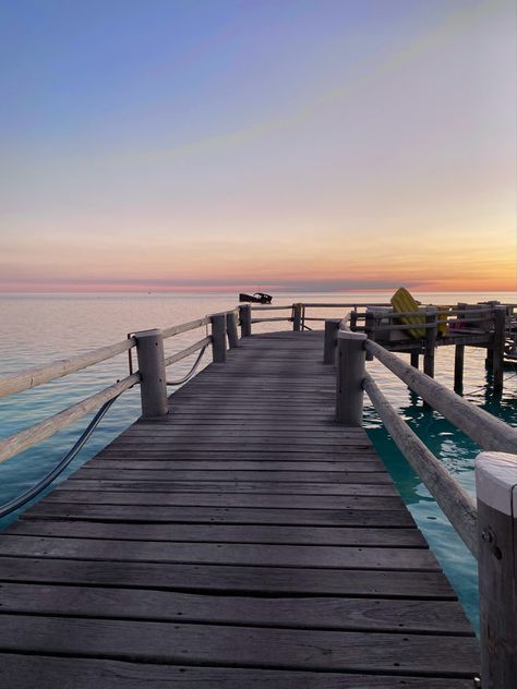 Heron Island Australia, Australian Sunset, Tropical Island Sunset, Big Island Hawaii Sunset, Horses On Beach Sunset, Queensland, Heaven On Earth, Dream Destinations, Australia