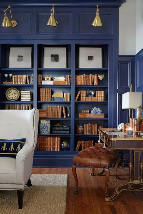 Liking the blue shelves matching the wall color. Should white be added to our wall marcos? Blue Bookshelves, Blue Bookcase, Home Libraries, Built In Bookcase, A Living Room, Home Library, Home Office Design, Design Case, Home Fashion