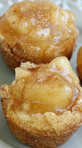 Sweet Appetizer Recipes Easy, Dessert Churterrie Board Ideas, Easy Items For Bake Sale, Fall Wedding Finger Food Ideas, Snickerdoodle Apple Pie Bites, Bite Size Apple Pie, Mini Fall Dessert Cups, Mid Morning Snack Ideas, Fall Mini Dessert Ideas