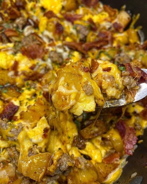 One Pot Breakfast, Breakfast Scramble, Eggs And Bacon, Bacon Sausage, Bacon Breakfast, Sausage And Egg, Feeding A Crowd, Breakfast Brunch Recipes, Breakfast Recipe