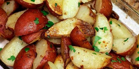 Red Potatoes Recipe, Baked Red Potatoes, Oven Roasted Red Potatoes, Christmas Dinner Sides, Red Potato Recipes, Seasoned Potatoes, Dried Parsley, Parsley Potatoes, Potato Sides