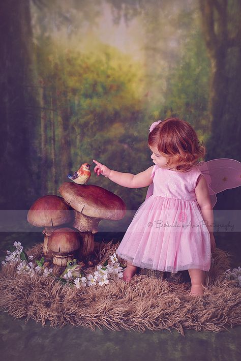 Enchanted forest/fairy set Enchanted Forest Fairy, Princess Photo Shoot, Fairy Photography, Fairytale Photoshoot, Diy Photography Props, Fairy Photoshoot, Toddler Photoshoot, Fairies Photos, 1st Birthday Pictures