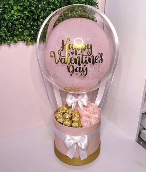 Valentines Balloons Bouquet, Ferrero Rocher Chocolate, Soap Roses, Mothers Day Balloons, Rocher Chocolate, Balloon Bouquet Diy, Gold Bouquet, Valentine Gift Baskets, Valentines Balloons