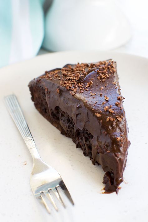 Gluten Dairy Refined Sugar Free Desserts, Date Chocolate Cake, Low Cal Chocolate Cake, No Sugar Cake, Healthy Quick Desserts, Healthy Dark Chocolate Desserts, Healthy Cakes, Paleo Chocolate Dessert, Fat Free Desserts