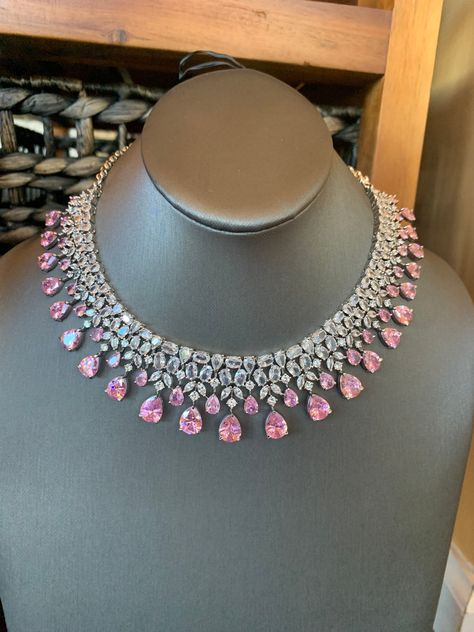 Pink Diamond Necklace Set, Necklace Set Diamond, Diamond Silver Necklace, Hoco Jewelry, Fanfic Outfits, Pink Diamond Necklace, Bridal Jewelry Pakistani, Indian Bridal Jewelry, Golden Family