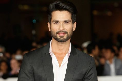 Shahid Kapoor Mens Hairstyles Oval Face, Indian Hairstyles Men, Hair For Round Face Shape, Hairstyles Male, Round Face Men, Face Male, Square Face Hairstyles, Oval Face Haircuts, Hairstyle Names