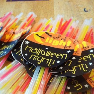 Genius Halloween Treat for the Kiddos- they have 15 packs of them at the dollar store!! Parents can keep an eye on them when it's dark- and what kid doesn't like glow sticks!?!! Classroom Halloween Party, Halloween School Treats, Halloween Class Party, School Halloween Party, Halloween Classroom, Classroom Treats, Halloween Preschool, School Treats, Halloween Goodies