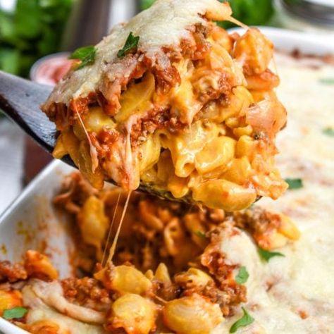 Macaroni Lasagna Bake, Lasagna Mac And Cheese, Mac N Cheese Lasagna, Mac And Cheese Lasagna, Mac And Cheese Lasagna Recipe, Macaroni Lasagna, Barbara Anderson, Cheese Meals, Beef Mac And Cheese