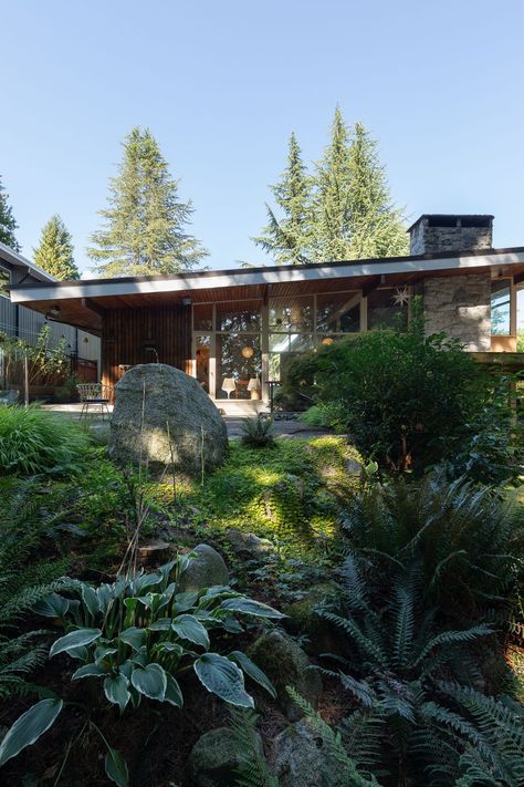 Starlet House — West Coast Modern | Real Estate Agents for Architect-Designed Property Flat Roof Systems, West Coast Modern, Midcentury Architecture, Post And Beam Home, Modern Real Estate, Case Study Houses, Phoenix Homes, Architecture Magazines, North Vancouver