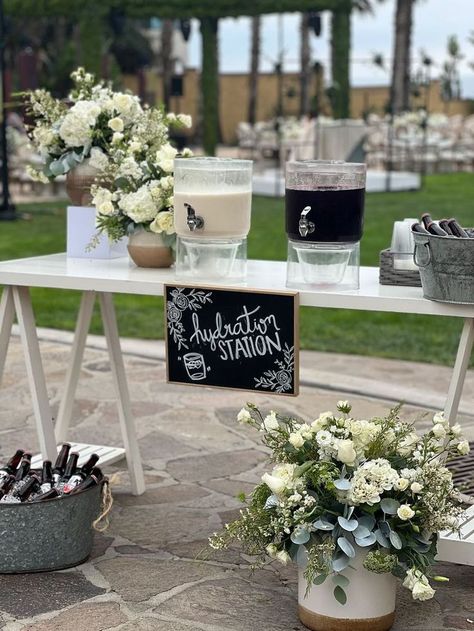 Greet your guest with a hydration station. Complete your perfect wedding theme with wedding decor. Cocktail Station Wedding, Hydration Station Sign, Marquee Wedding Decoration, Cocktail Table Decor, Cocktail Station, Wedding Food Stations, Drink Display, Hydration Station, Haldi Ceremony