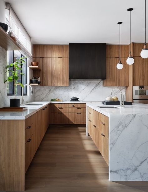 Mid-Century Woodside | Woodside, CA — Sullivan Design Studio Diy Backsplash, Mid Century Modern Kitchen, Mid Century Modern Interiors, Mid Century Kitchen, Kitchen Farmhouse, Luxe Interiors, Kitchen Inspiration Design, Counter Tops, Mid Century Modern House