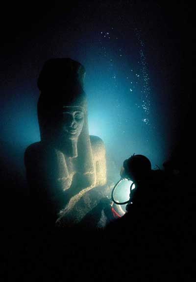 Diving in Alexandria's sunken city Sunken City, Magic Places, Underwater City, Under The Water, Scuba Gear, Alexandria Egypt, Under Water, Art Antique, Scuba Diver