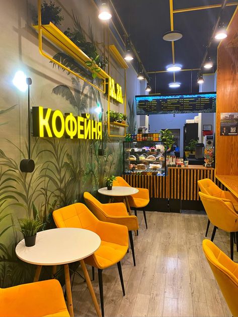 Juice Shop Interior Design Ideas, Juice Cafe Interior, Fastfood Design Interiors, Small Restaurant Design Cheap, Small Restaurant Interior, Cafe Plan, Restaurant Exterior Design, Small Restaurant Design, Modern Restaurant Design