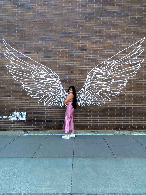 Angel Wings On Wall, Wings Selfie Point, Wings Mural Street Art, Selfi Points Ideas, Wings Wall Painting, Angel Wings Graffiti, Wings Mural, School Wall Art Ideas, Angel Wings Png