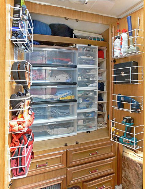 7 Easy Ways to Organize Your RV Trailer Ideas Organizing, Rv Organizing, Clothes Storage Ideas, Travel Trailer Hacks, Camper Organization Travel Trailers, Astuces Camping-car, Rv Storage Solutions, Cheap Camping, Travel Trailer Organization