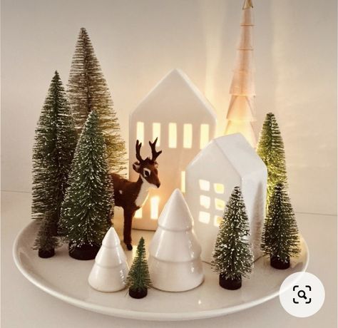 Christmas Decorations Minimalist, Minimalist Christmas Decor, Christmas Decor Inspiration, Christmas Tree Inspiration, Christmas Themes Decorations, Christmas Inspo, Minimalist Christmas, A Deer, Wrapping Ideas