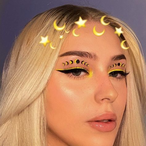 ColourPop Cosmetics on Instagram: “eclipse 🌘🌗🌖🌕🌔🌓🌒inspired by @olgadann - wearing: bff liquid liner in numero uno + loose pigment in fool 4 u - @lenkalul” Yellow Eyeshadow Looks, Fun Makeup Ideas, Looks For Spring, Yellow Makeup, Yellow Eyeshadow, Fun Makeup, Beauty And Makeup, Simple Makeup Looks, Loose Pigments