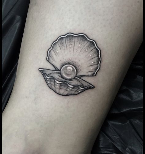 Aphrodite Tattoo, Pearl Tattoo, Seashell Tattoos, Shell Tattoos, Funky Tattoos, Cool Wrist Tattoos, Bottle Tattoo, Shape Tattoo, Cloud Tattoo