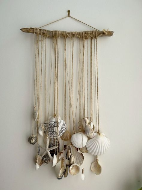 Carillons Diy, Seashell Art Diy, Driftwood Art Diy, Art Coquillage, Seashell Projects, Shells Diy, Driftwood Projects, Diy Wind Chimes, Shell Crafts Diy