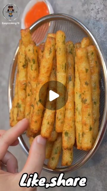 Easy Indian Snacks, Snacks Potato, Fries Cheese, Cheddar Recipes, Fried Potatoes Recipe, Crunchy Potatoes, Making French Fries, Spicy Snacks Recipes, Potato Snacks