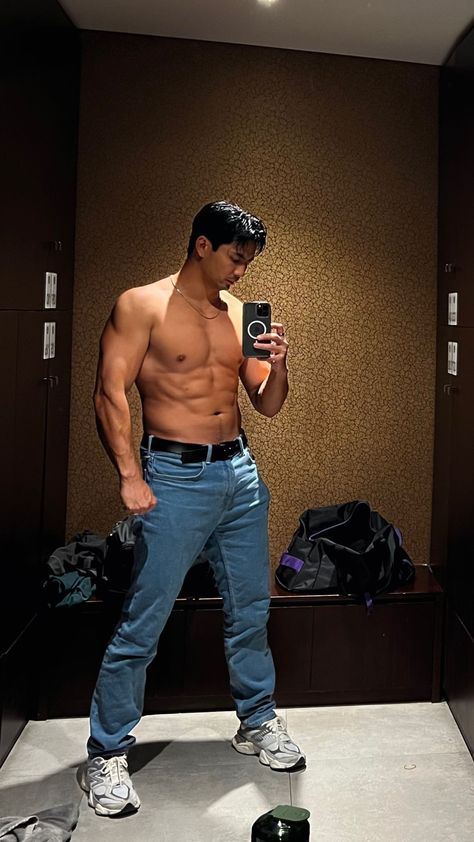 Yoshi Sudarso, Kafka Hibino, Jackie Chan Movies, Ideal Male Body, Power Rangers Dino Charge, Power Rangers Dino, Art Watch, Moving To Los Angeles, Jackie Chan