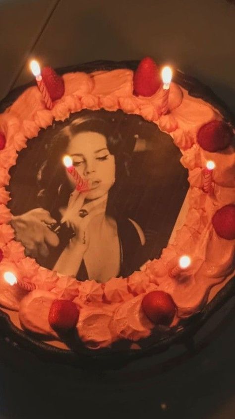 Lana Del Rey Recipe, Birthday Cake Ideas Lana Del Rey, Lana Del Rey Heart Cake, Lana Del Rey Bday Cake, Lana Del Rey Party Aesthetic, Bachelorette Ibiza, Lana Birthday Cake, Lana Del Rey Birthday Party Theme, Lana Del Rey Cake Birthday Ideas