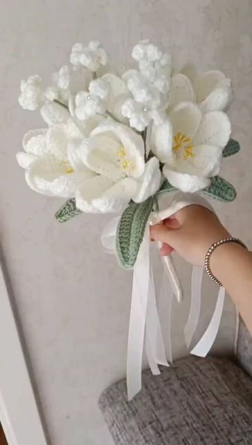 Crochet Wedding Bouquet, Crochet Bouquets, White Flower Bouquet, Crochet Bouquet, Crochet Wedding, Hand Bouquet, Diy Crochet Projects, Diy Crochet, Crochet Tutorial