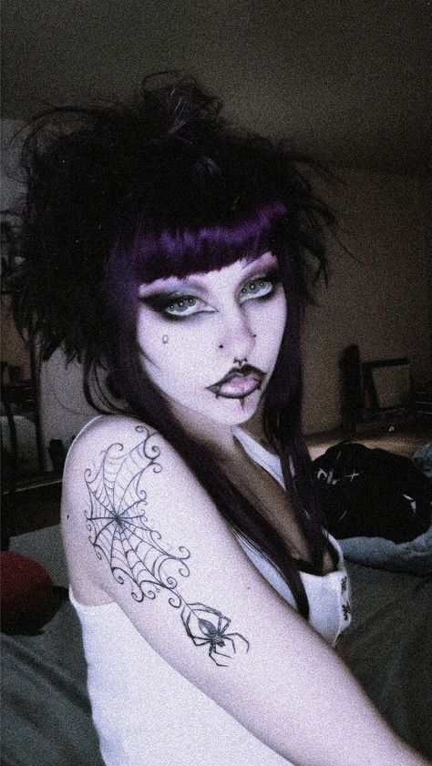 Gothic Face Tattoo, Trad Goth Tattoo, Estilo Vamp, Goth Tattoos, Perky Goth, Goth Eye Makeup, Emo Tattoos, Goth Tattoo, Gothic Hairstyles