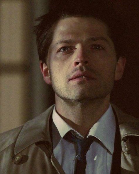 Castiel Aesthetic, Supernatural Series, Castiel Supernatural, Behind Blue Eyes, Supernatural Wallpaper, Supernatural Art, Supernatural Pictures, Winchester Supernatural, Supernatural Destiel