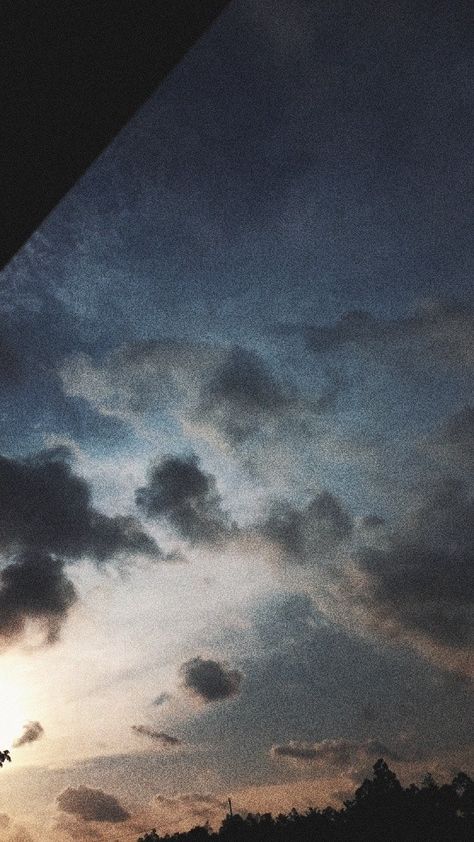 #sky #clouds #evening #snap #aesthetic #grainy Grainy Pictures Aesthetic, Aesthetic Grain Pictures, Aesthetic Grainy Pictures, Grain Photos Aesthetic, Grainy Background Aesthetic, Skyecore Aesthetic, Grainy Aesthetic Wallpaper, Partly Cloudy Aesthetic, Grainy Wallpaper