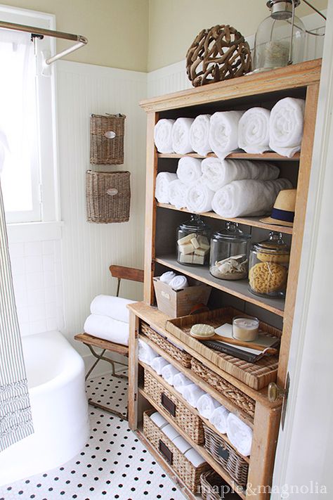 Hutch in the bathroom. Love! Natural materials and white. Curved tub, polka dot floor. Cottage Bath, Bathroom Black, Decoration Bathroom, Cottage Bathroom, Bad Inspiration, Bathroom Storage Organization, Massage Room, Design Seeds, Natural Home Decor