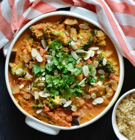 Late Summer Dinner, Broccoli Curry, Broccoli Recipes Healthy, Recipe Eggplant, Plum Pie, Eggplant Curry, Vegan Eggplant, Empanada Recipe, Turkey Recipe