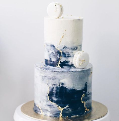 Cake With Gold, Wedding Cake Ombre, Creative Wedding Cakes, Buttercream Wedding Cake, Marble Wedding, Tiered Cake, Wedding Cakes Blue, Modern Wedding Cake