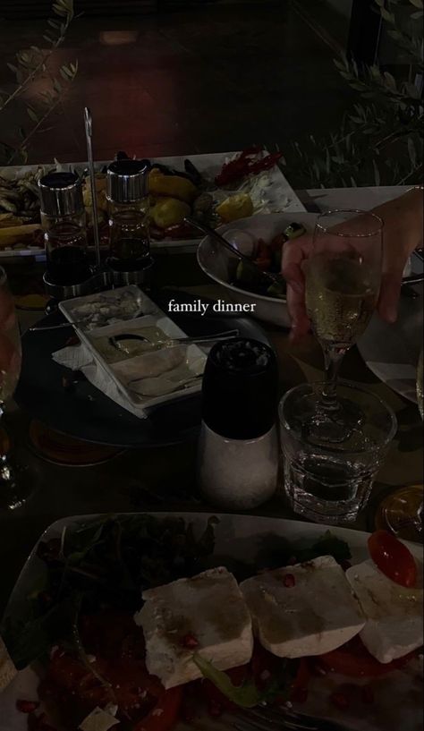 Family Dinner About Last Night Instagram Story, Family Dinner Snap, Family Instagram Story, Family Dinner Quotes, Story Captions, Story Food, Adventures In Babysitting, Instagram Captions Clever, Foodie Instagram