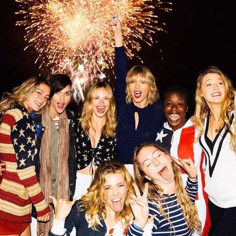 Taylor Swift 4th Of July, Scooter Braun, Fourth Of July Party, Martha Hunt, Star Show, Kaley Cuoco, Friend Goals, Best Friend Goals, July Party