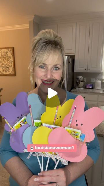 12K likes, 141 comments - louisianawoman1 on February 24, 2023: "🐰Peeps Lollipop Treat Holder (Classmates/Students) #dıy #howto #craft #louisianawoman1 #insta..." Easter Gift For Preschoolers, Easter Treats For School Classroom Party Favors, Easter Ideas For Students, Bunny Lollipops Easter Crafts, Easter Student Gifts, Diy Easter Treat Bags, Easter Ideas For Classroom Gifts, Easter Gifts For Students From Teacher, School Birthday Treat Ideas