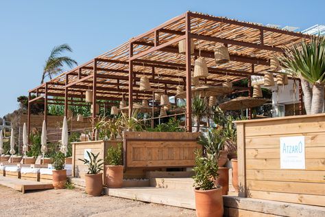 Beach Restaurant Design, Relaxed Boho Style, Style Ibiza, Open Restaurant, Woods Restaurant, Glamping Resorts, Beach Restaurant, Ibiza Beach, Wood Pergola