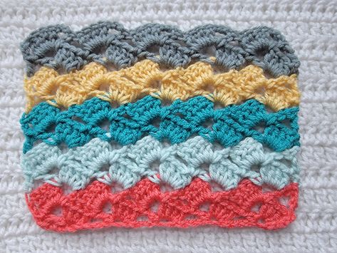 Photo Tutorial – How To Crochet: The Drunken Granny Stitch! – crochetmelovely Drunken Granny Stitch, Crochet Hook And Yarn, Granny Stitch Crochet, Granny Stitch, Granny Square Crochet Patterns Free, Stitch Crochet, Double Crochet Stitch, Crochet Hook, Crochet Granny