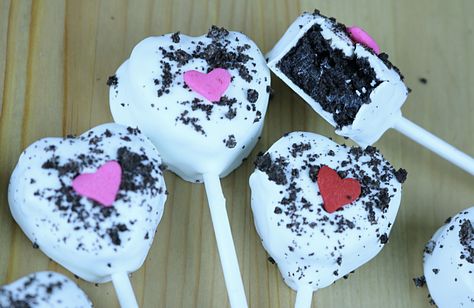 Cream Cheese Oreo, Cake Pop Sticks, Crushed Oreos, Melting White Chocolate, Oreo Truffles, Oreo Pops, Valentine Treats, Meal Prep Ideas, Full Of Love