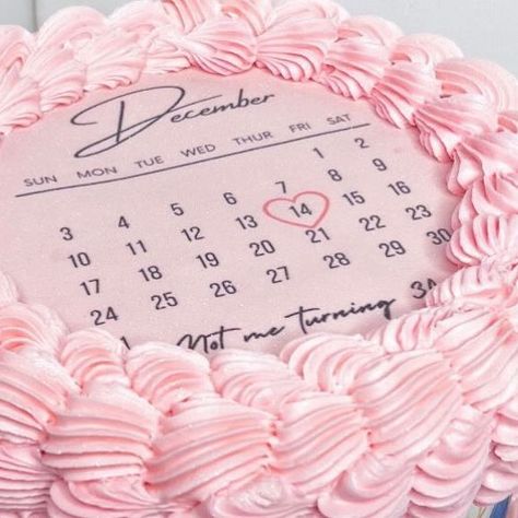 Jordyn’s Table 🧁✨| Custom cakes on Instagram: "December calendar cake 😍😍 Inspo: @lecherietreats.co #sagszn #bronxcakes #explorepage" Calendar Birthday Cake Ideas, Calander Cake Designs, Calendar Cake Ideas, Calender Cake Ideas, Calender Birthday Cakes, 31st Birthday Ideas For Her Cake, Birthday Cake Calendar Design, Calender Cake Birthday, Calendar Cake Design