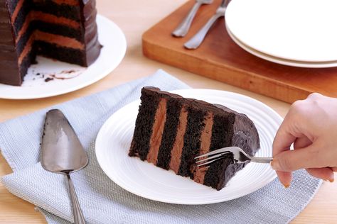 Belgian Chocolate Cake | Recipes Belgian Chocolate Cake Recipe, Belgian Chocolate Cake, Chocolate Cake Recipes, Chocolate Deserts, Belgian Food, Chocolate Ganache Frosting, Belgium Chocolate, Dark Chocolate Cake, Sponge Cake Recipes