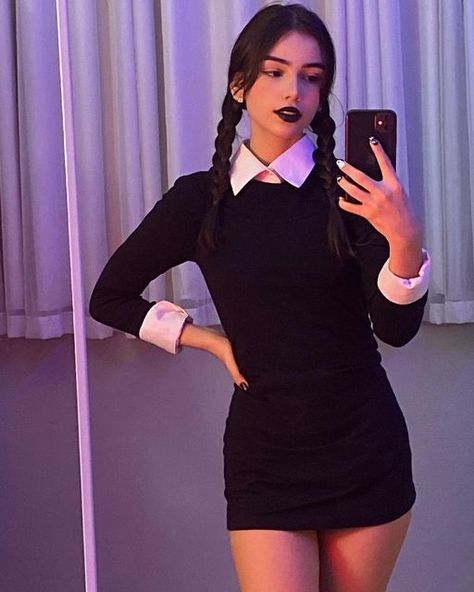 Cute Halloween Inspo Outfits, Cute Wednesday Addams Costume, Easy Wednesday Addams Costume, Halloween Fit Ideas, Wednesday Costumes Women, Wendsday Adams Outfits, Wensday Adams Costume Ideas, Easy Women Halloween Costumes, Easy Halloween Costumes For Work