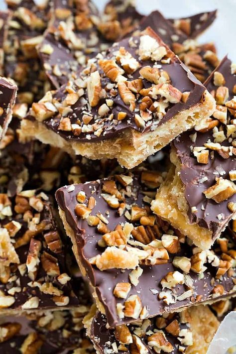 Cracker Brittle, Candy With Pecans, Ritz Cracker Toffee, Tiny Desserts, Saltine Cracker Toffee, Easy Toffee, Saltine Cracker, Saltine Toffee, Happy Habits